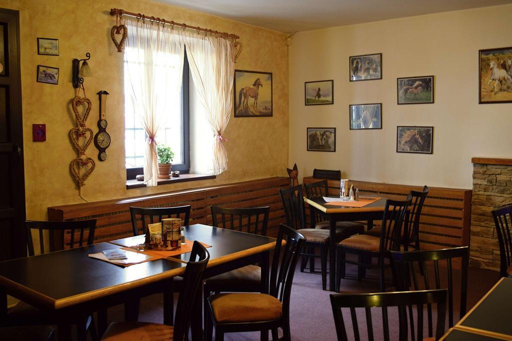 Penzion A Restaurace Na Jizdarne Kromieryż Zewnętrze zdjęcie