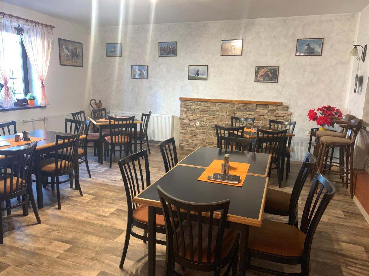 Penzion A Restaurace Na Jizdarne Kromieryż Zewnętrze zdjęcie